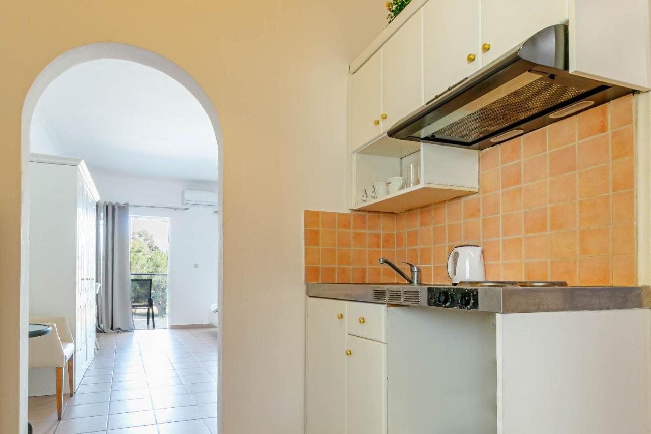 Porto Marina Aparthotel Гувия Екстериор снимка