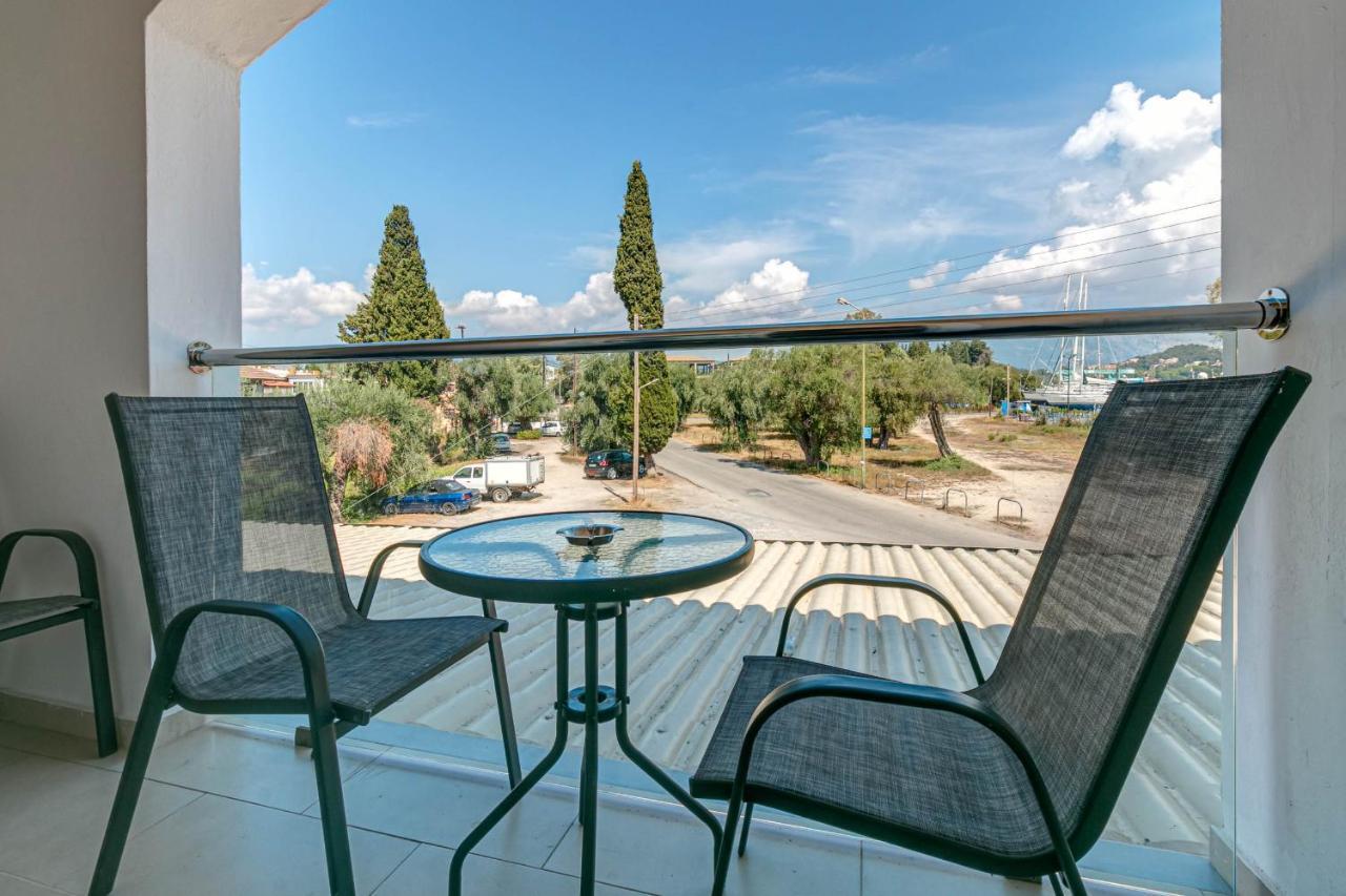 Porto Marina Aparthotel Гувия Екстериор снимка